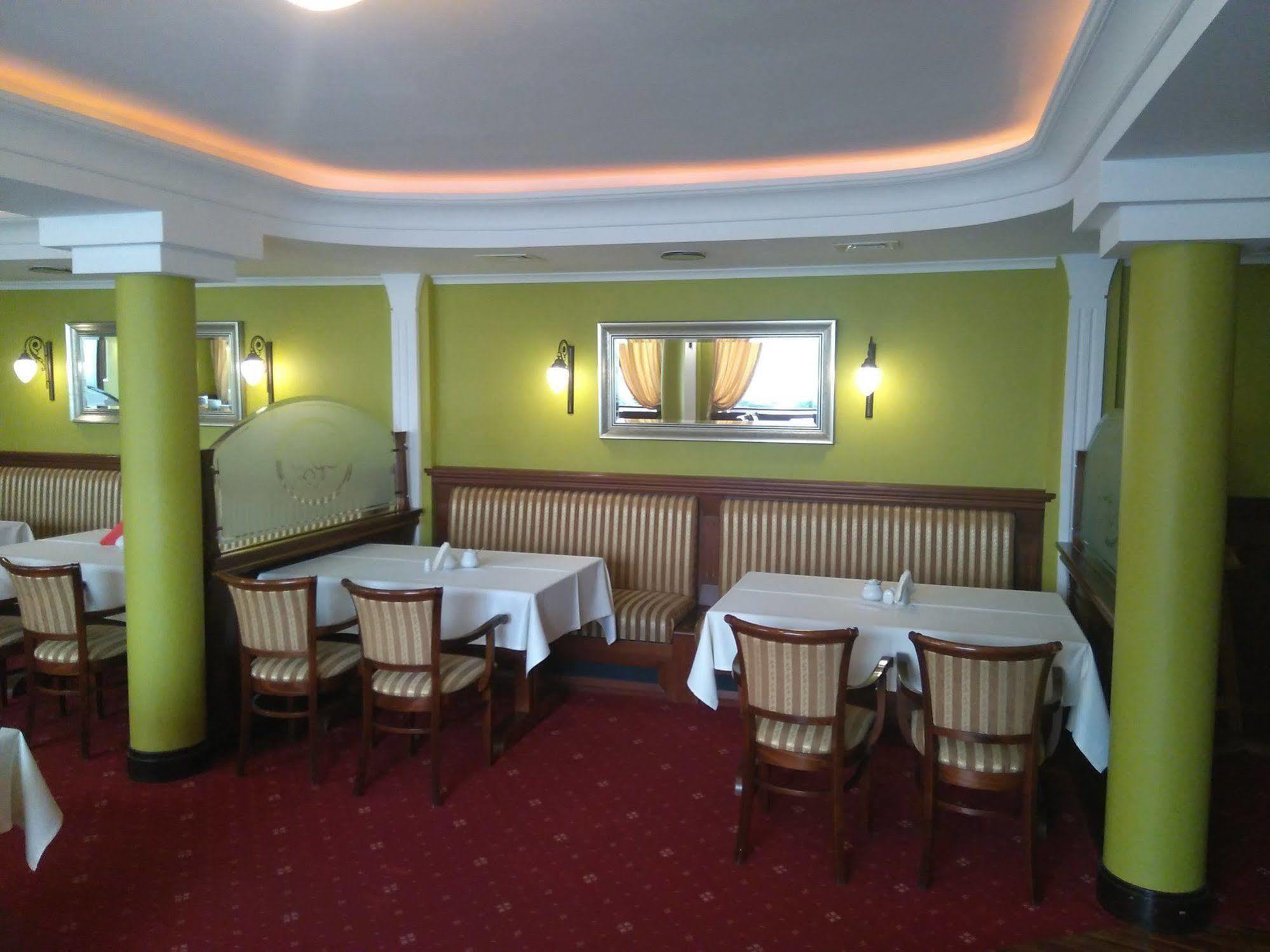Hotel San Remo Zgierz Zewnętrze zdjęcie