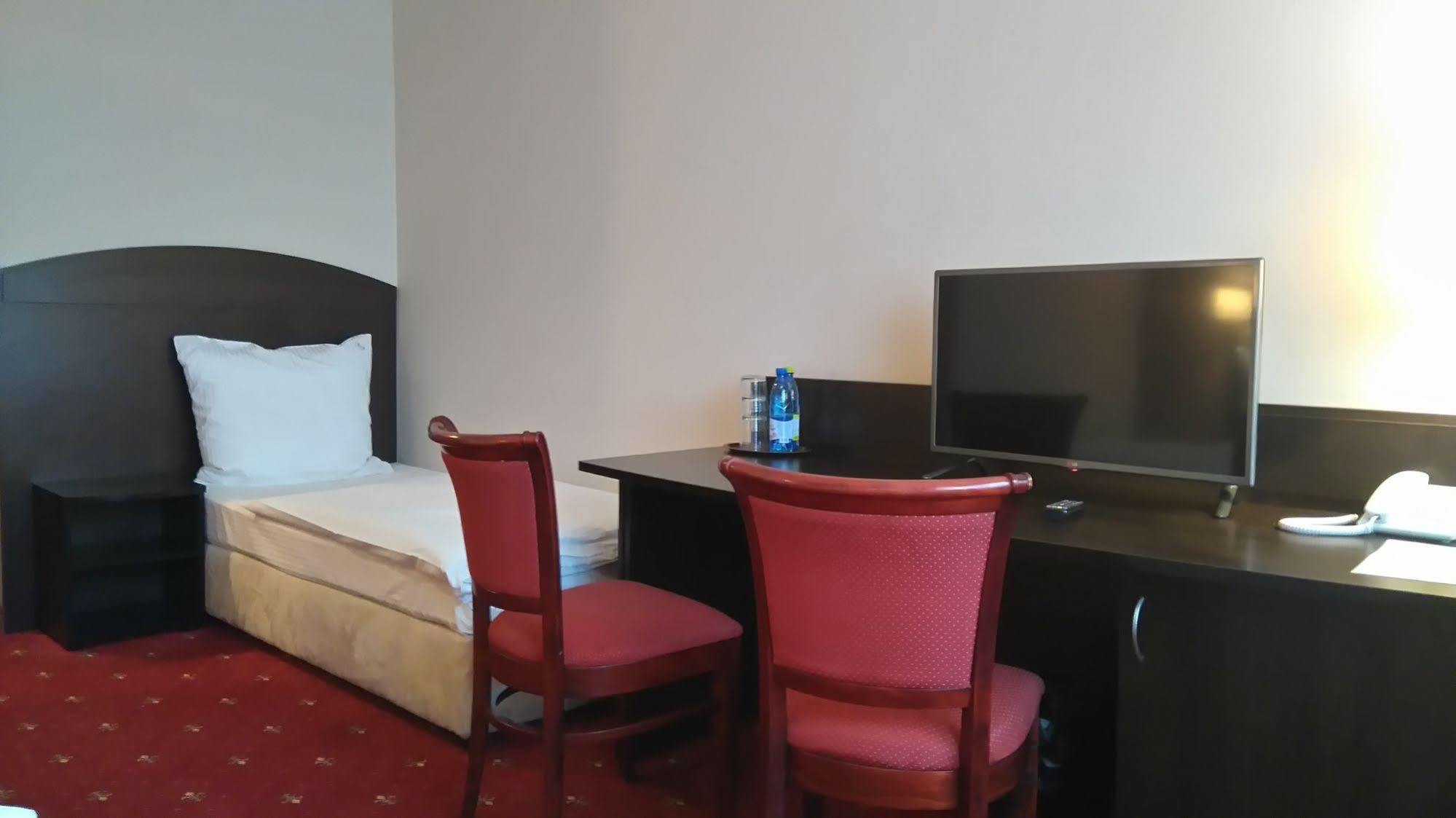 Hotel San Remo Zgierz Zewnętrze zdjęcie